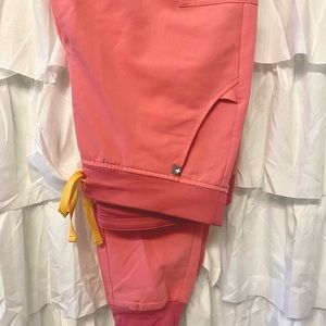 Figs women’s size large Zamora hot pink joggers